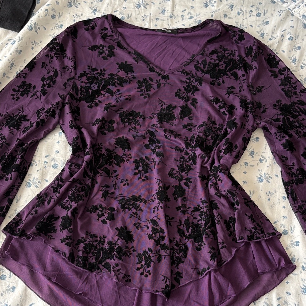 Purple V-Neck Top w/ Black velvet